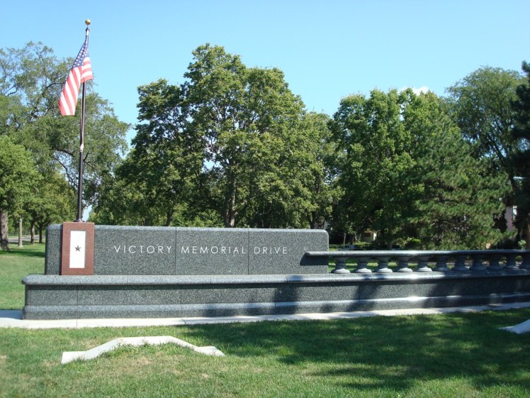 The southern entrance to Victory Memorial Drive