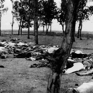1915 American photo of victims of the Armenian genocide