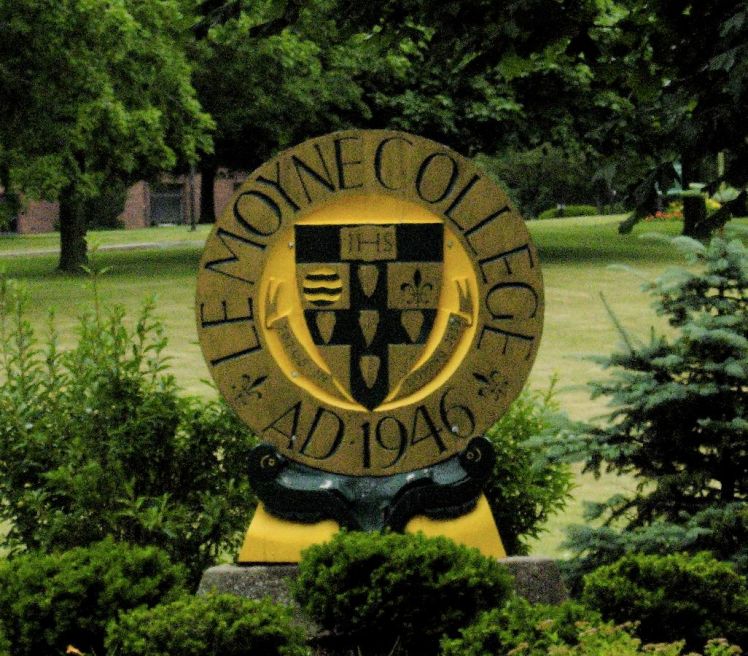 Le Moyne College sign