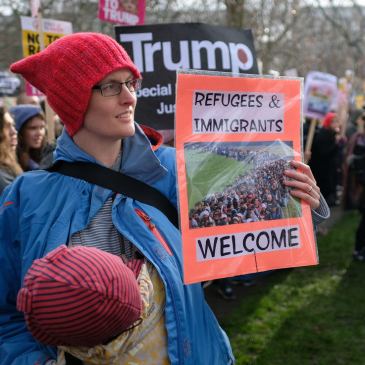 British protest against Trump refugee order: "Refugees & immigrants welcome"