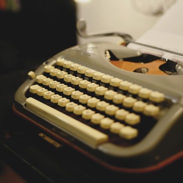 Manual typewriter