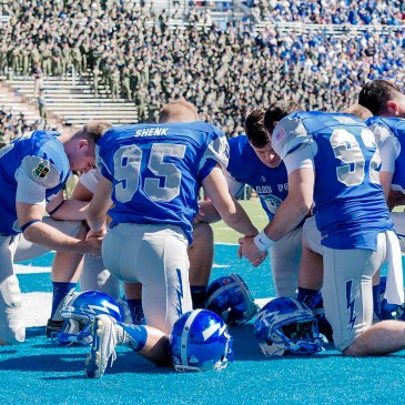 Air Force football player praying