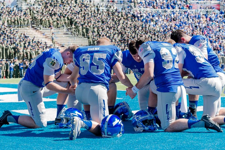 Air Force football player praying